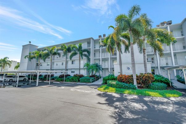 Exterior, Facade, Condo Building