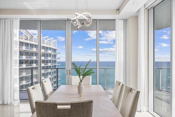 Dining room, Interior, Pendant Lights, Recessed Lighting, Water