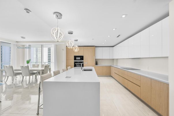 Dining room, Interior, Kitchen, Pendant Lights, Recessed Lighting, Stainless Steel Appliances