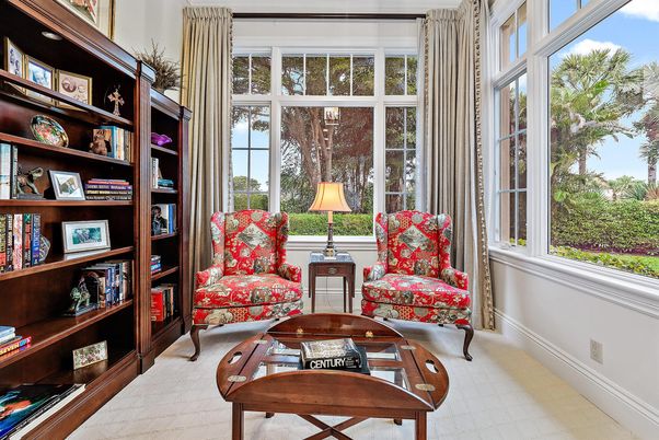Home Office, Interior