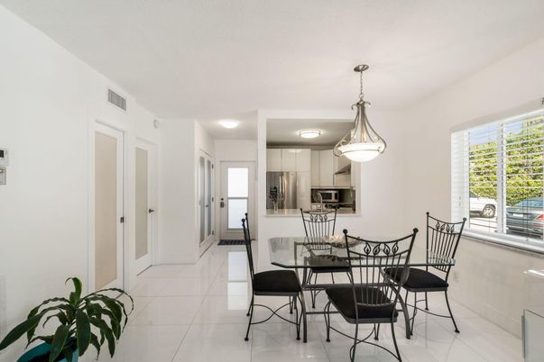 Dining room, Interior, Kitchen, Pendant Lights, Stainless Steel Appliances