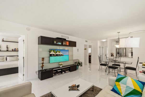 Dining room, Interior, Living room, Pendant Lights