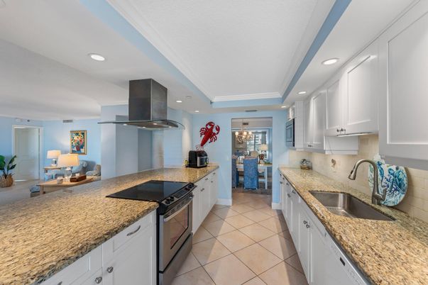 Chandelier, Dining room, Interior, Kitchen, Recessed Lighting