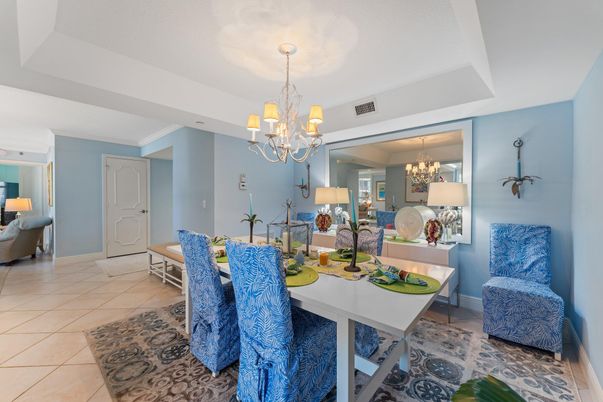 Chandelier, Dining room, Interior