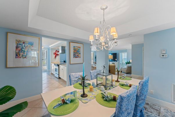 Chandelier, Dining room, Interior, Kitchen