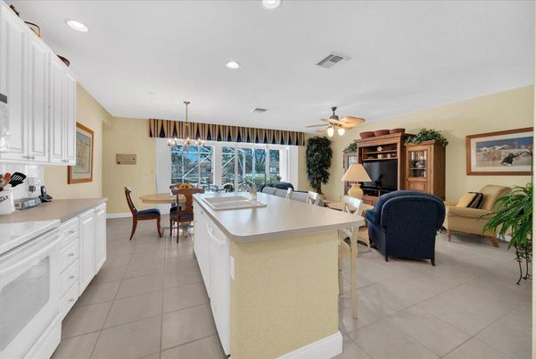 Dining room, Interior, Pendant Lights, Recessed Lighting