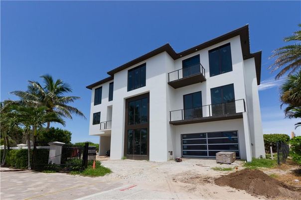 Attached, Exterior, Facade, Modern