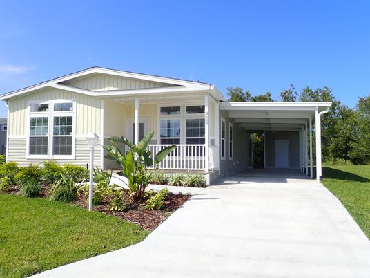 Exterior, Facade, Ranch