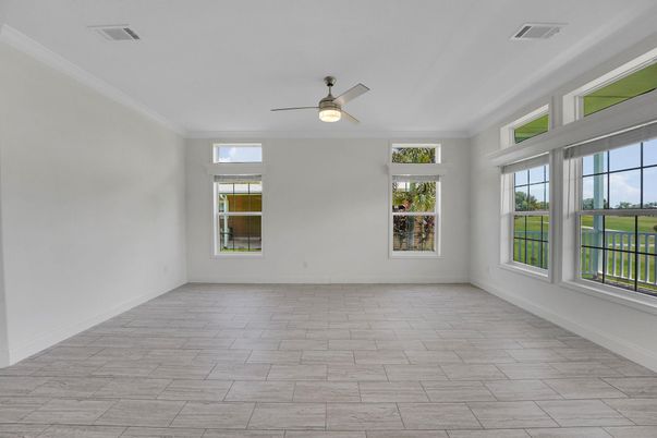 Empty room, Interior