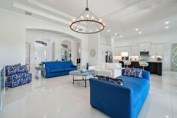 Chandelier, Interior, Kitchen, Living room, Pendant Lights, Recessed Lighting, Stainless Steel Appliances