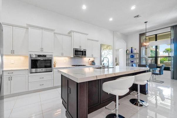 Dining room, Interior, Kitchen, Pendant Lights, Recessed Lighting, Stainless Steel Appliances