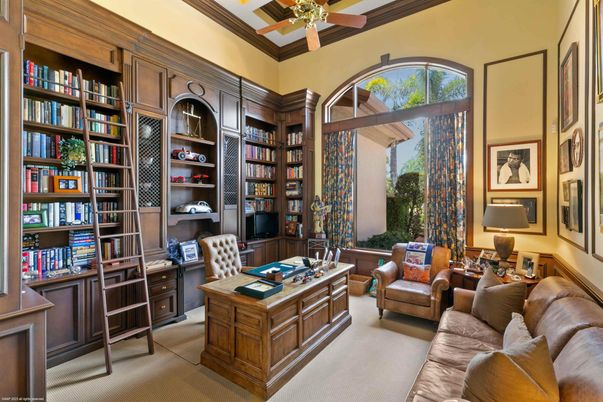 Home Office, Interior