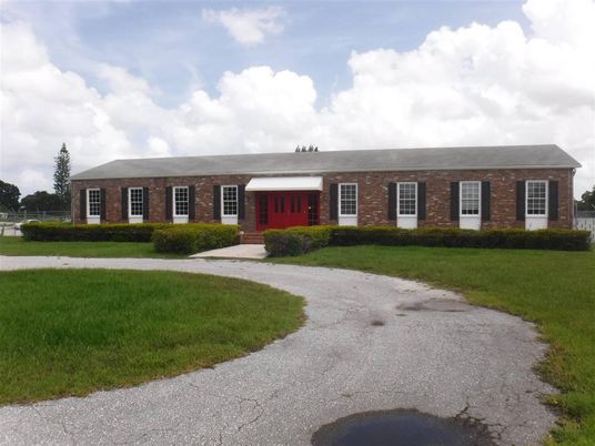Exterior, Facade, Brick Facade, Ranch