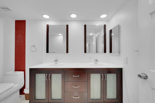 Bathroom, Dual Sink Vanities, Interior, Recessed Lighting