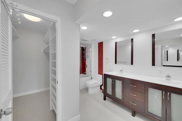 Bathroom, Dual Sink Vanities, Interior, Recessed Lighting