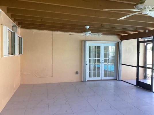 Empty room, Interior, Marble, Wooden Beams