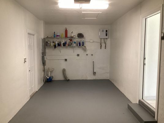 Garage, Interior