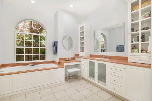 Bathroom, Dual Sink Vanities, Interior, Recessed Lighting