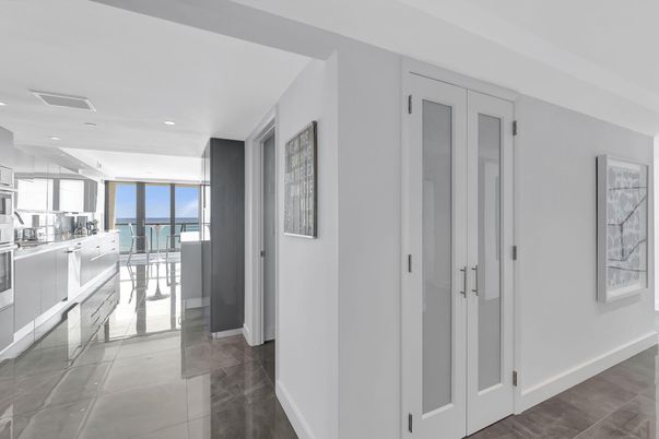Interior, Kitchen, Recessed Lighting, Water
