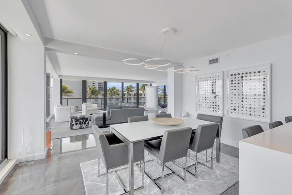Dining room, Interior, Living room, Pendant Lights, Recessed Lighting