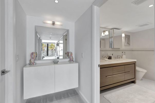 Bathroom, Interior, Recessed Lighting