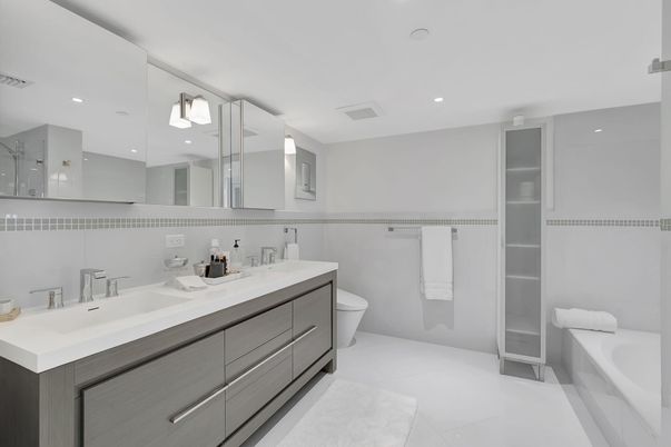 Bathroom, Dual Sink Vanities, Interior, Recessed Lighting