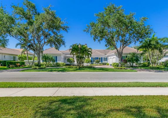 Exterior, Facade, Ranch