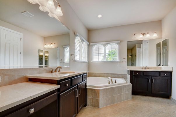 Bathroom, Dual Sink Vanities, Interior, Recessed Lighting