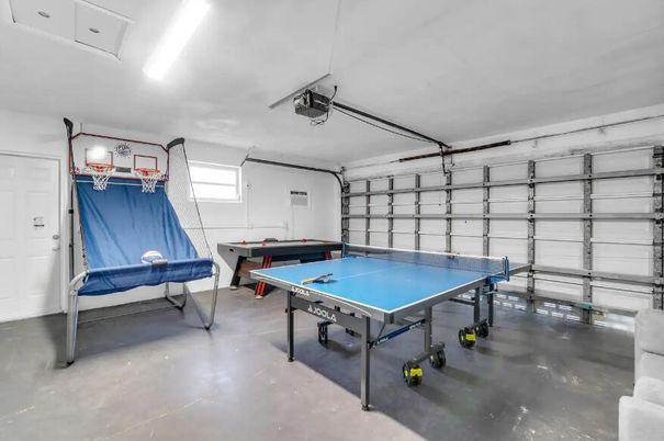 Game Room, Garage, Interior