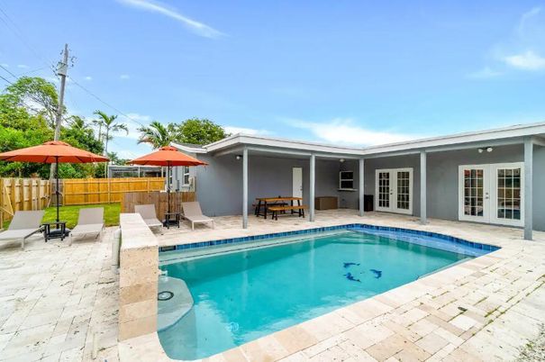 Exterior, Pool