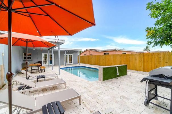 Exterior, Pool