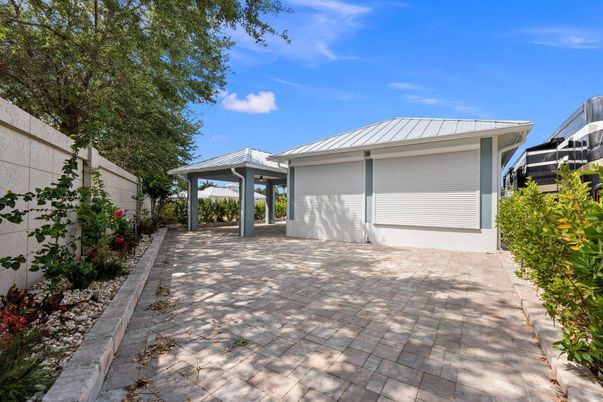 Detached Garage, Exterior