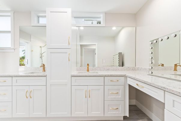 Bathroom, Dual Sink Vanities, Interior, Recessed Lighting