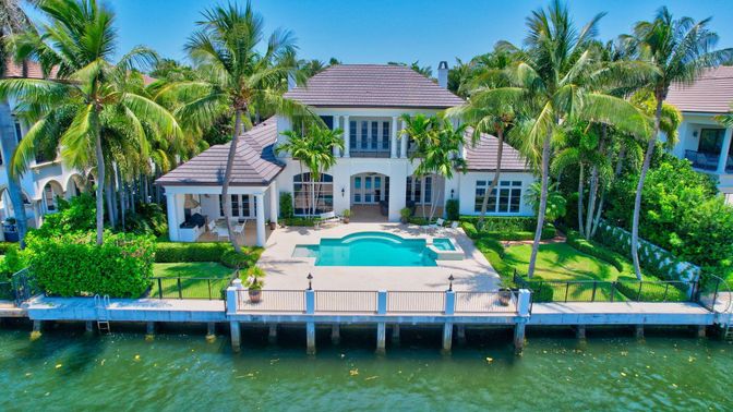 Exterior, Lake, Pool
