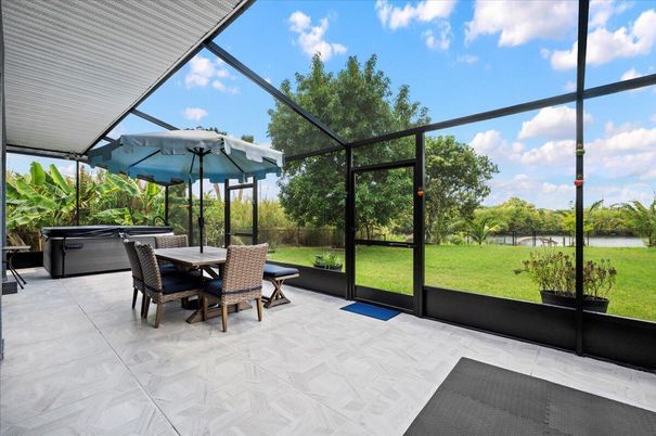 Dining room, Glass Ceilings, Hot Tub, Interior, Sun Room
