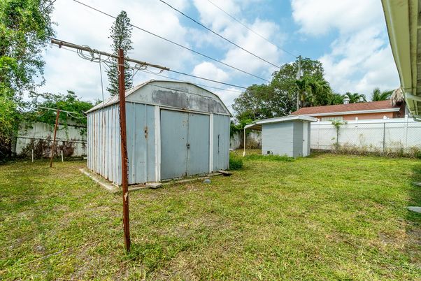 Backyard, Exterior