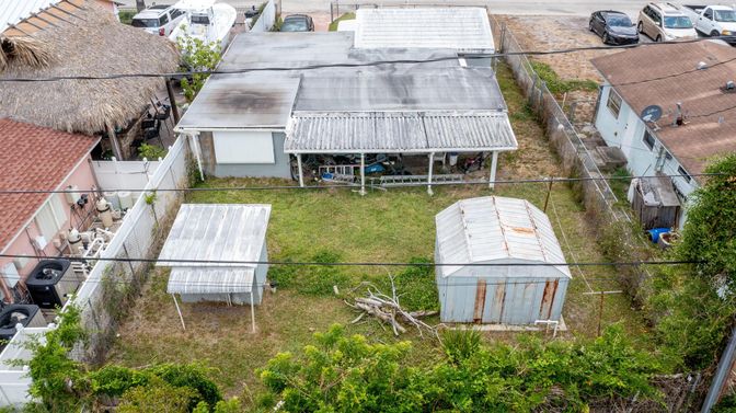 Exterior, Drone