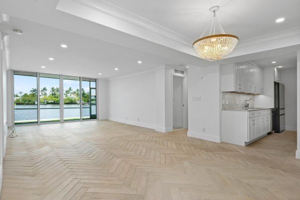 Chandelier, Interior, Kitchen, Pendant Lights, Recessed Lighting, Water, Wood Texture Flooring