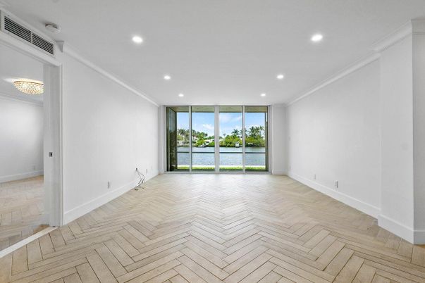 Empty room, Interior, Recessed Lighting, Water, Wood Texture Flooring