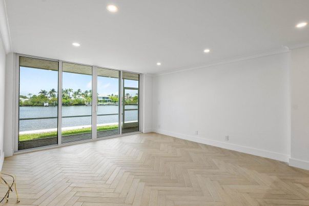 Empty room, Interior, Recessed Lighting, Water, Wood Texture Flooring