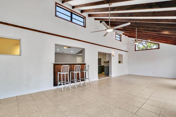 Empty room, Interior, Wooden Beams