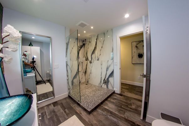 Interior, Recessed Lighting, Wood Texture Flooring