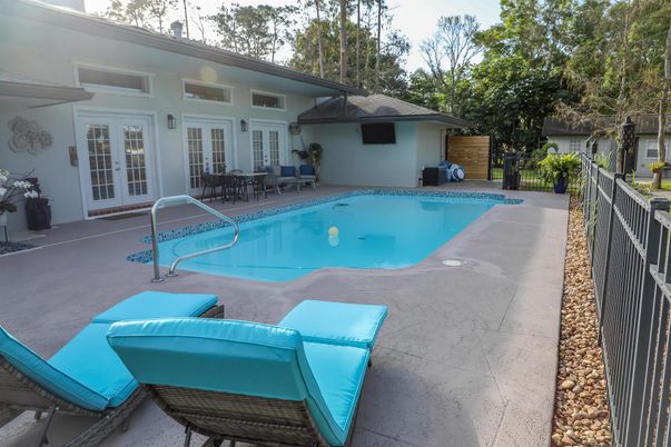 Exterior, Pool