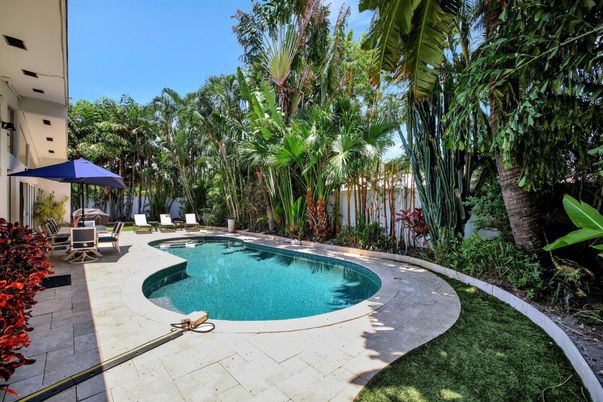Exterior, Pool