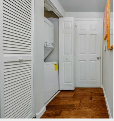 Interior, Washer, Wood Texture Flooring