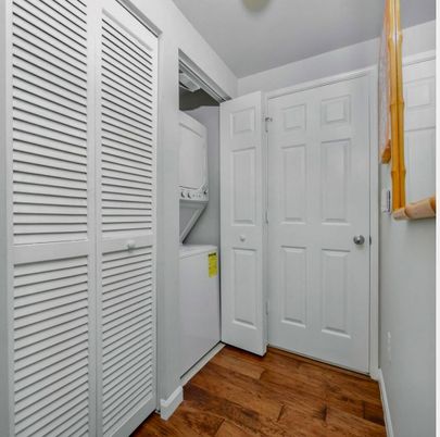 Interior, Utility Closets, Washer, Wood Texture Flooring