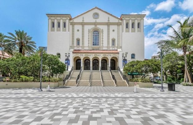 Exterior, Facade, Mediterranean