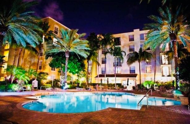 Exterior, Pool