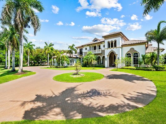 Backyard, Exterior, Facade, Mediterranean