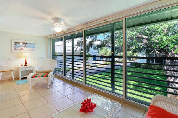 Interior, Sun Room, Water